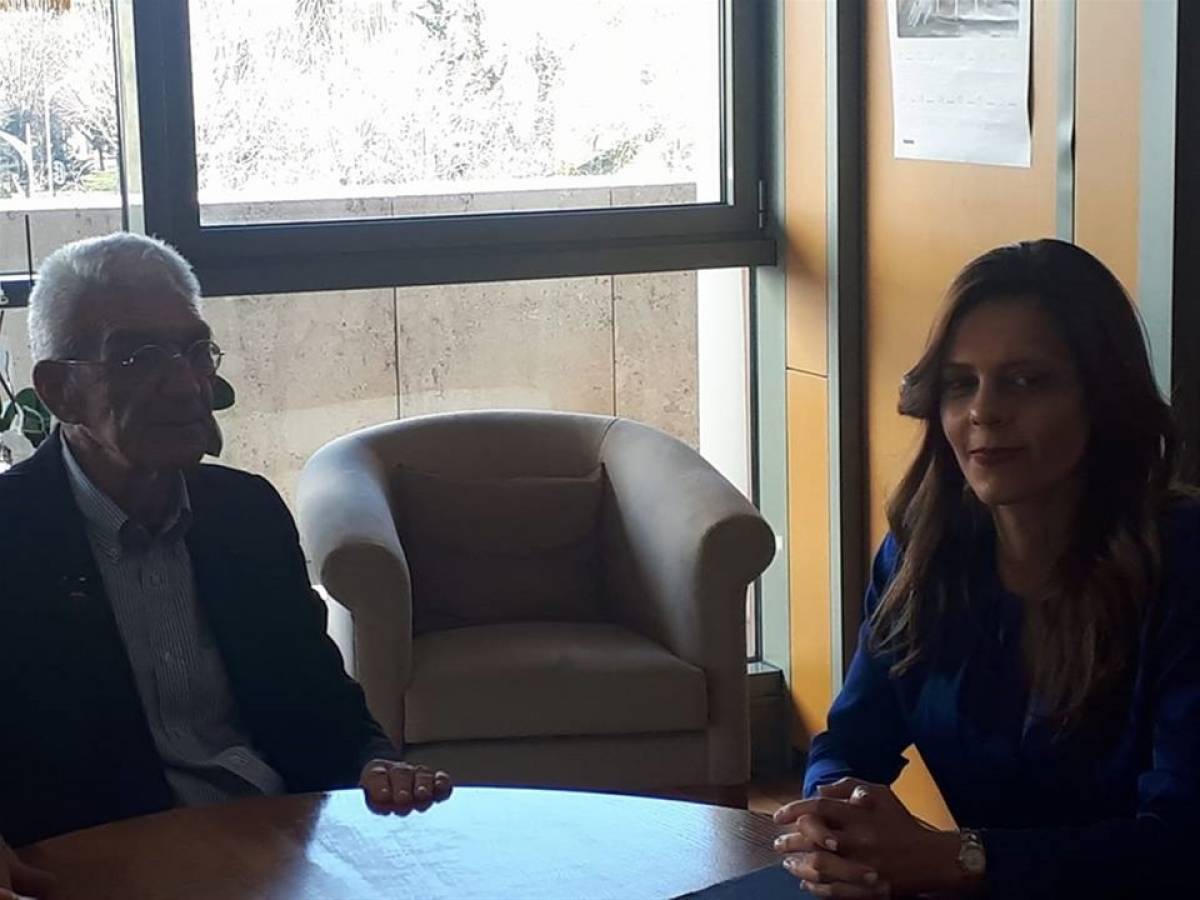 «Γιούχαραν» Μπουτάρη-Αχτσιόγλου έξω από το δημαρχείο Θεσσαλονίκης