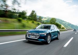 Το Audi e-tron φορτίζει χωρίς τον κίνδυνο blackout στο δίκτυο