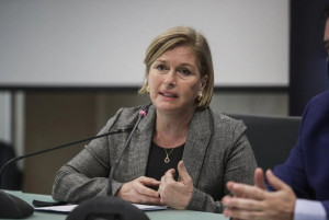 Γκάγκα για αντικαπνιστικό: Πρέπει να αρχίσουμε να αλλάζουμε νοοτροπία