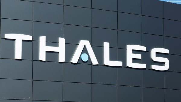 Η Thales αίρει τους περιορισμούς με την «Κάρτα Φωνητικών Πληρωμών»