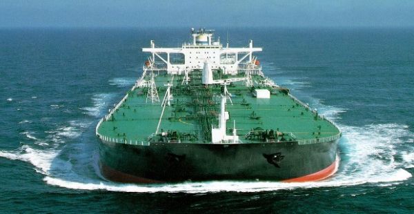 Bloomberg: Η υπερβάλλουσα προσφορά πετρελαίου ευνοεί τους πλοιοκτήτες