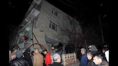 Σεισμός στην Τουρκία: Αυξήθηκαν οι νεκροί και οι τραυματίες