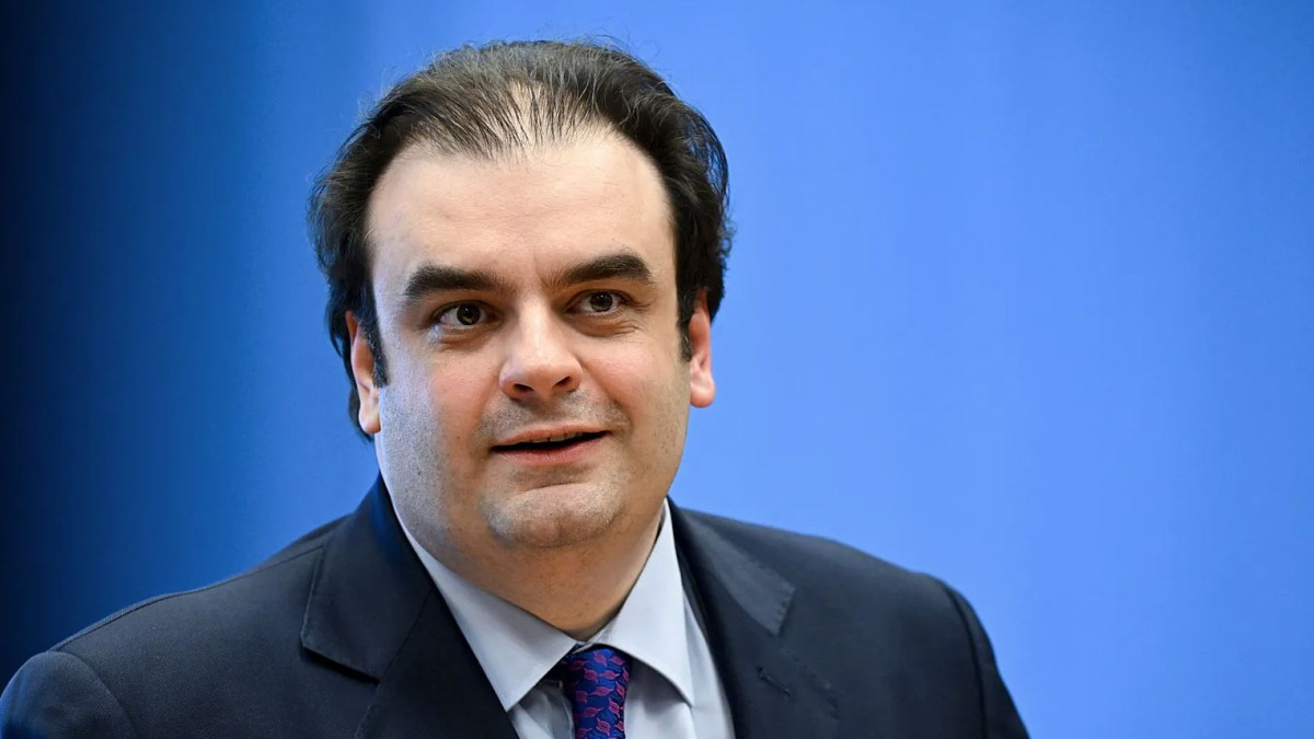 Πιερρακάκης: Το διαδίκτυο δεν είναι ζούγκλα – Στο στόχαστρο ο παράνομος τζόγος και 18 influencers