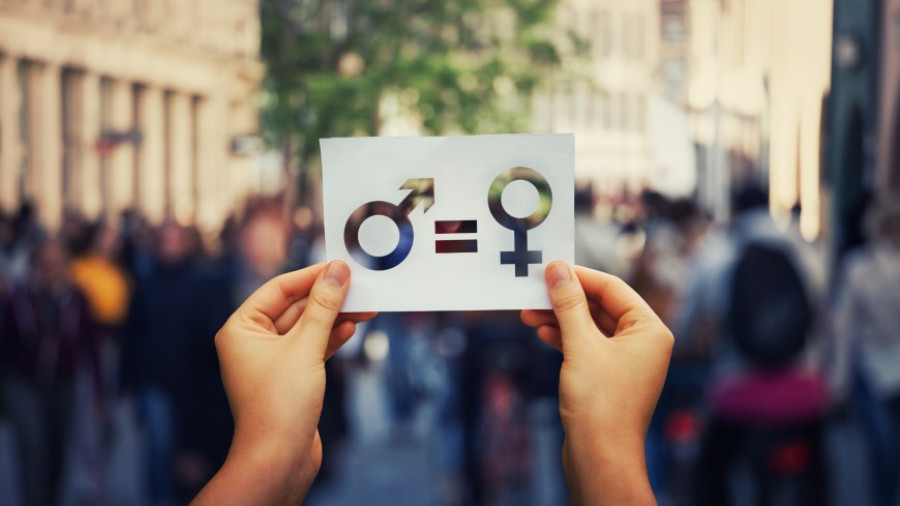 ΕΕ: «Χρονίζει» η καθιέρωση ίσης αμοιβής ανδρών-γυναικών στην εργασία