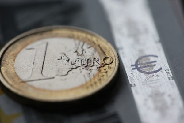 ΗSBC: &quot;Ήρθε η ώρα να σορτάρουμε το ευρώ&quot;