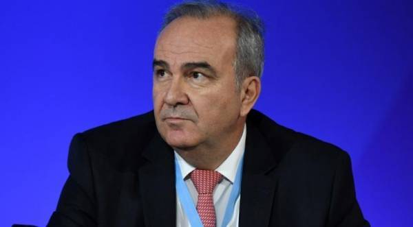 Χρεώσεις στις τραπεζικές συναλλαγές: Ποια η αντίδραση της κυβέρνησης