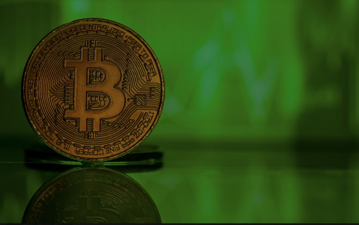 Bitcoin: Σημάδια σταθεροποίησης στα 105.000 δολάρια – Θετικό πρόσημο για τα Altcoins