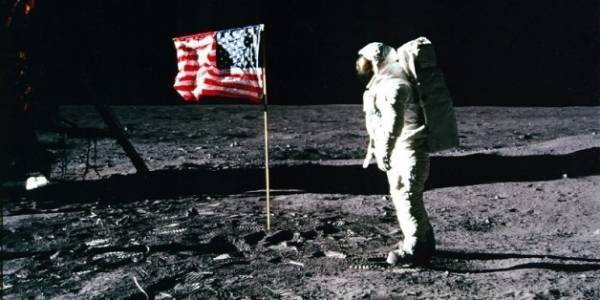 Η NASA σχεδιάζει την προσεδάφιση και παραμονή αστροναυτών στη Σελήνη