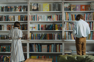 Gen Z και Millennials δεν κόβουν τα βιβλία: Το φαινόμενο του BookTok