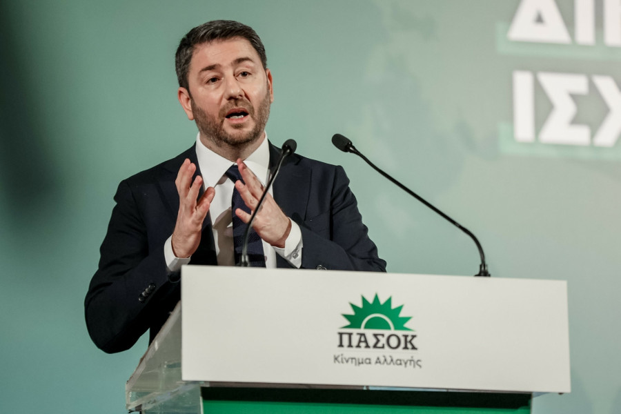 Αναζήτηση πολιτικής ταυτότητας και δημοσκοπική καθήλωση