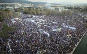 Θεσσαλονίκη:Λαοθάλασσα στο συλλαλητήριο για το Σκοπιανό-Φωτιά σε σημαία των Σκοπίων