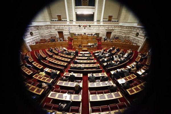 «Καμπανάκι» από Βουλή: Πλήρης ο εκτροχιασμός της οικονομίας το 2016