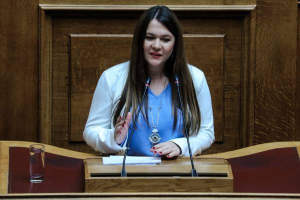 Ανεξαρτητοποιήθηκε η βουλεύτρια του ΜέΡΑ25 Κωνσταντίνα Αδάμου