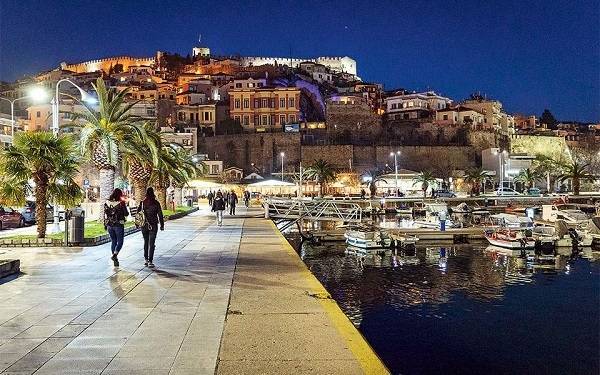 Καβάλα: Αναβολή όλων των εκδηλώσεων-Με μάσκες στη λαϊκή