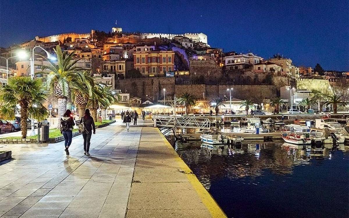 Καβάλα: Αναβολή όλων των εκδηλώσεων-Με μάσκες στη λαϊκή