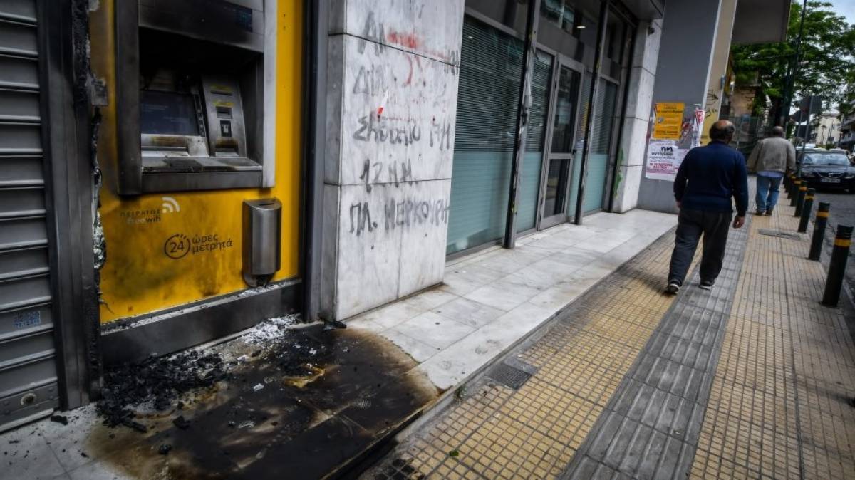 Μπαράζ επιθέσεων σε ΑΤΜ-Ζημιές σε εκλογικά περίπτερα της ΝΔ