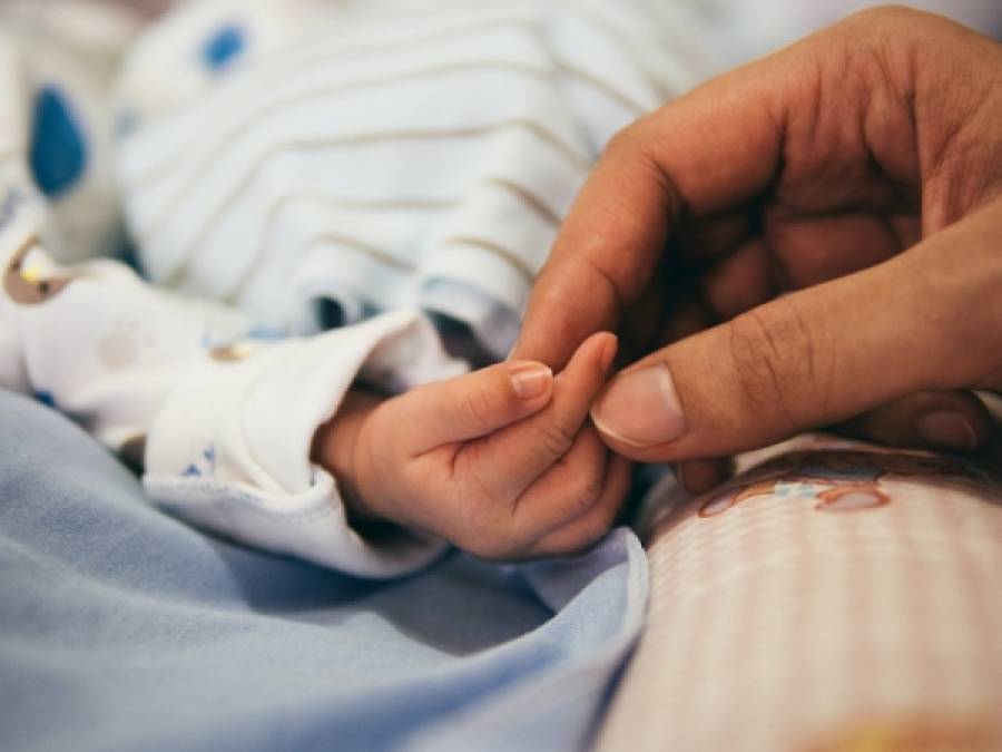 Μόρια: Στην Αθήνα μεταφέρεται νεογέννητο βρέφος με κορονοϊό