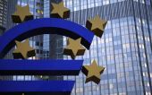 Bloomberg: Διαμάχη και δύσκολες ισορροπίες στην ΕΚΤ για την Ελλάδα