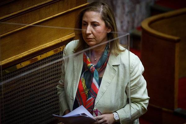 Ξενογιαννακοπούλου για άδειες ΕΦΚΑ: Ακραίος λαϊκισμός του κ. Χατζηδάκη