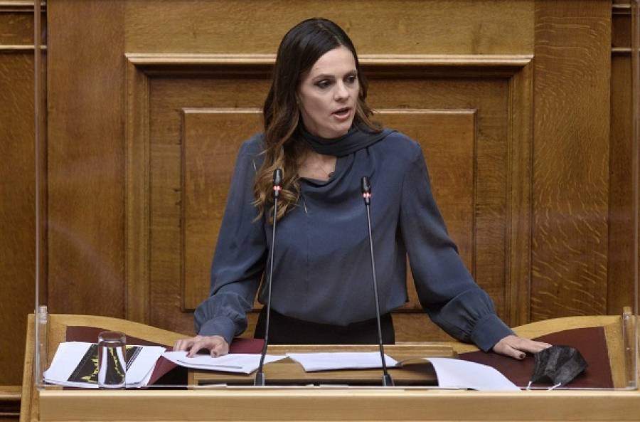 Αχτσιόγλου για τριετίες: Μία κρίσιμη νίκη για τους εργαζόμενους