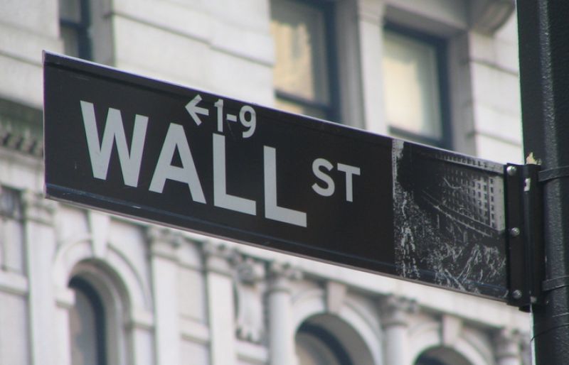Το Πεκίνο συμπαρασύρει τη Wall Street