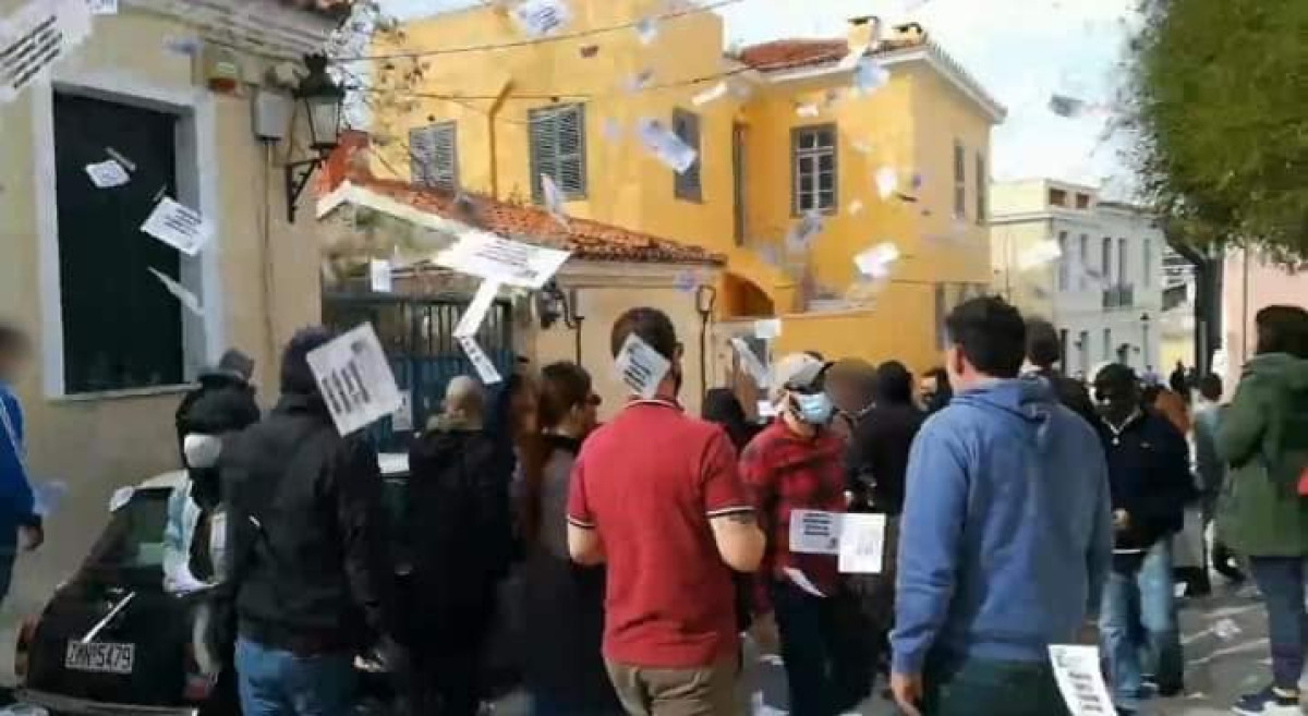ΝΔ: Καταδικαστέα η επίθεση στο σπίτι του Καραμανλή- Θρασύδειλοι τραμπούκοι
