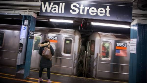 Έσπασε (ξανά) το «φράγμα» των 30.000 μονάδων ο Dow Jones