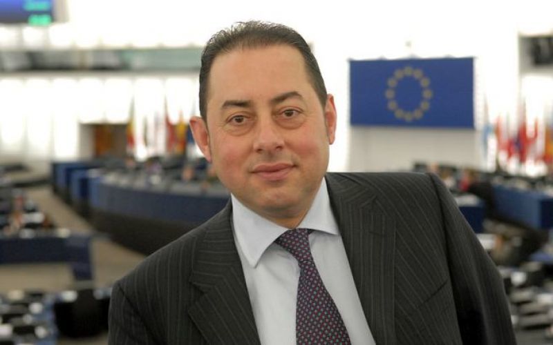 Πιτέλα: Γερμανικοί «καρχαρίες» τύπου Σόιμπλε «κατασπαράζουν» την Ελλάδα