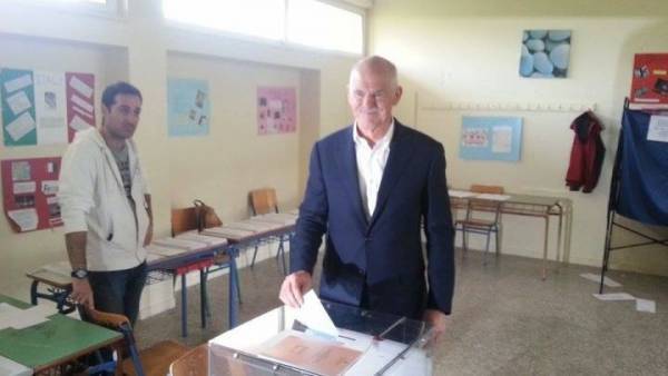 Ο Παπανδρέου έψαχνε μάταια το στυλό…