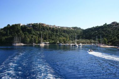 Πλωτές Μαρίνες: Γρήγορες και φιλικές λύσεις για την ανάπτυξη του θαλάσσιου τουρισμού