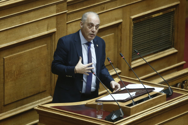 Άρση ασυλίας Βελόπουλου από τη Βουλή: Οριακή απόφαση με 97 υπέρ και έντονη πολιτική αντιπαράθεση