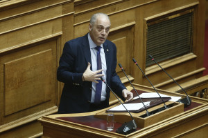 Άρση ασυλίας Βελόπουλου από τη Βουλή: Οριακή απόφαση με 97 υπέρ και έντονη πολιτική αντιπαράθεση