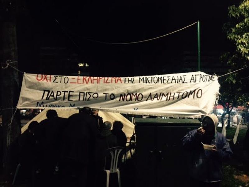 Παραμένουν οι αγρότες στην πλατεία Συντάγματος
