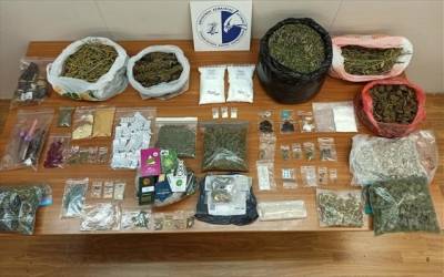 ΕΛΑΣ: Συλλήψεις για ναρκωτικά σε Εξάρχεια, Καλλιθέα, Πετράλωνα