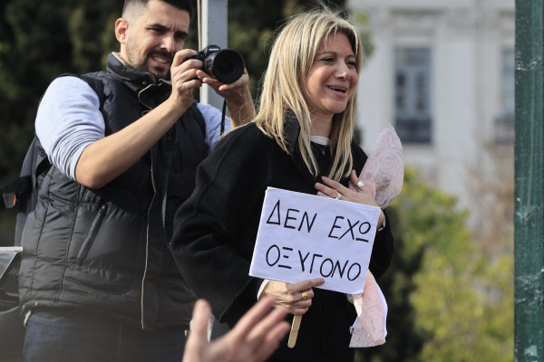 Πού συναντιούνται τελικά τα επώνυμα «Καραμανλής» και «Καρυστιανού»