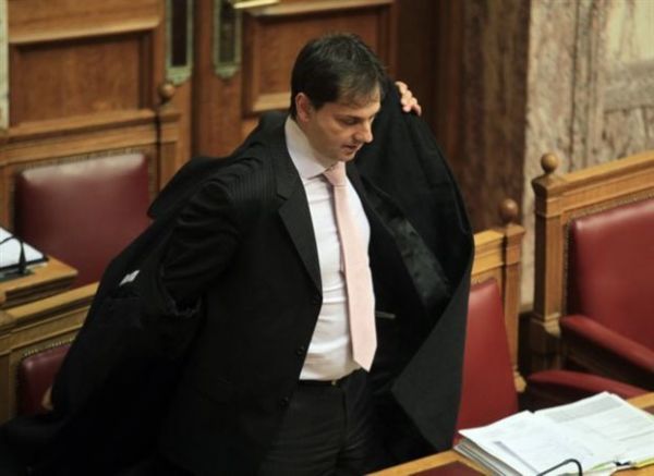 Με "καρφιά" αποχώρησε ο Θεοχάρης