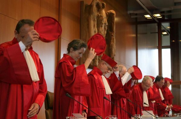 Εγκρίθηκε ο ESM από το Συνταγματικό Δικαστήριο της Γερμανίας - «Μπορούμε να ξεκινήσουμε άμεσα» λέει ο Γιούνγκερ