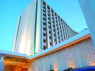 Σε Costa Navarino και τουρκικό όμιλο το Hilton Αθηνών