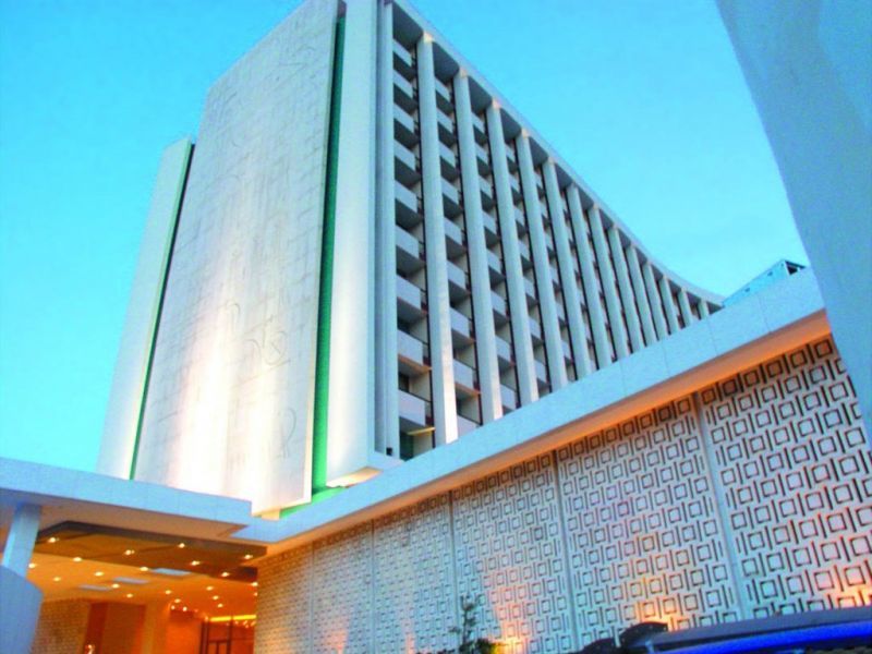 Σε Costa Navarino και τουρκικό όμιλο το Hilton Αθηνών