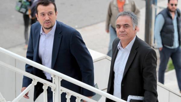 Εδώ Παππάς, εκεί Παππάς, … ποιος είναι ο Παππάς;