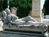 Στην ελίτ της Ευρώπης τα ελληνικά κοιμητήρια