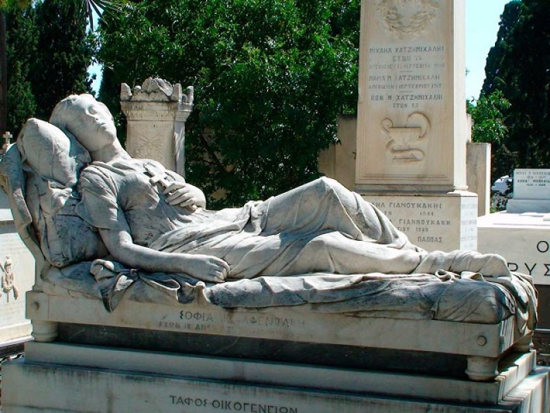 Στην ελίτ της Ευρώπης τα ελληνικά κοιμητήρια