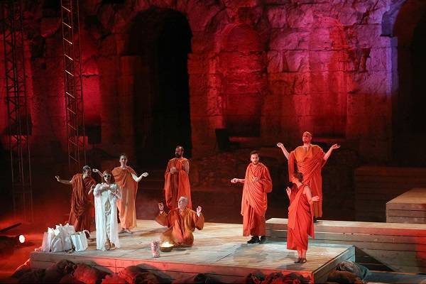 «Τα αγάλματα περιμένουν» - Θερμό χειροκρότημα στο Ηρώδειο