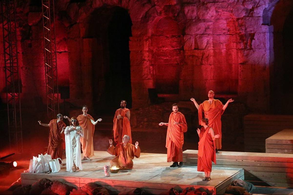«Τα αγάλματα περιμένουν» - Θερμό χειροκρότημα στο Ηρώδειο