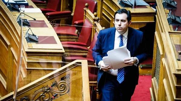 Μηταράκης: Αυστηρή αλλά δίκαιη η ελληνική μεταναστευτική πολιτική