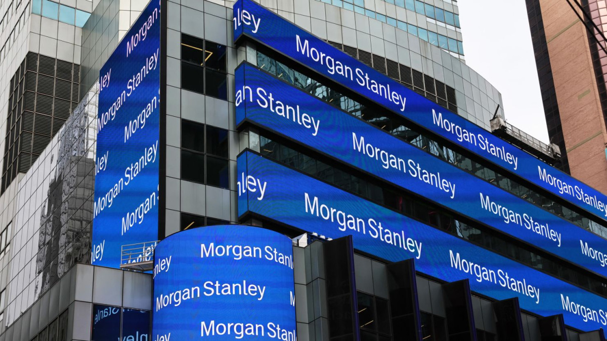 Morgan Stanley: Ανάπτυξη και πλεονάσματα για Ελλάδα - Επιβράδυνση στην Ευρωζώνη
