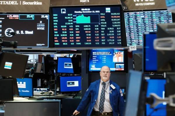 Η Wall Street «γκαζώνει» με… καύσιμο το λιανεμπόριο