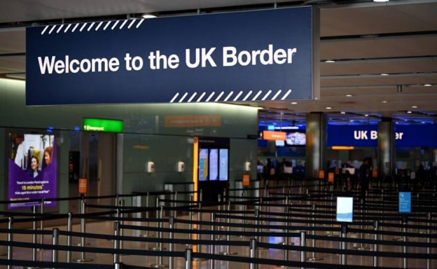 Βρετανία: Απαραίτητο πλέον το διαβατήριο για την είσοδο Ευρωπαίων