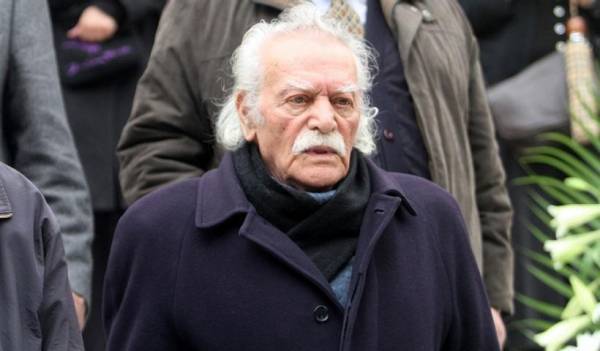 Τελευταίο αντίο στον Μανώλη Γλέζο- Μεσίστια η σημαία στην Ακρόπολη