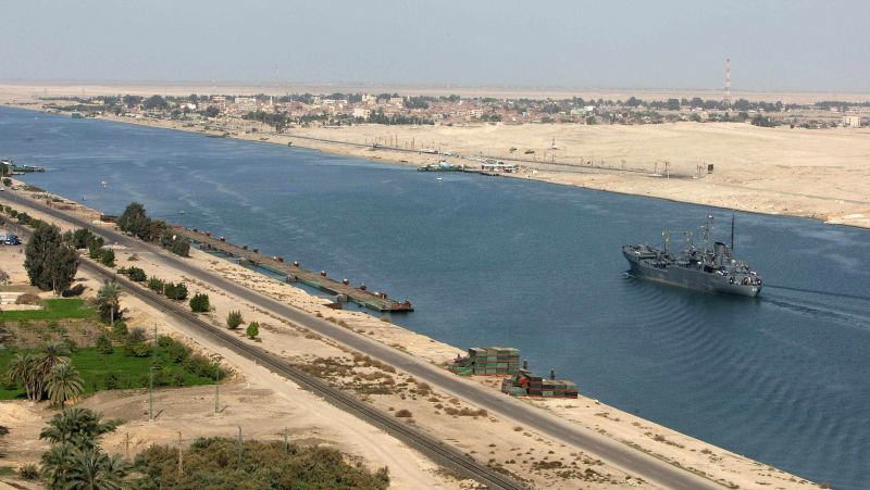 Drewry: Φόβοι για κλείσιμο του Σουέζ λόγω της αστάθειας στην Αίγυπτο